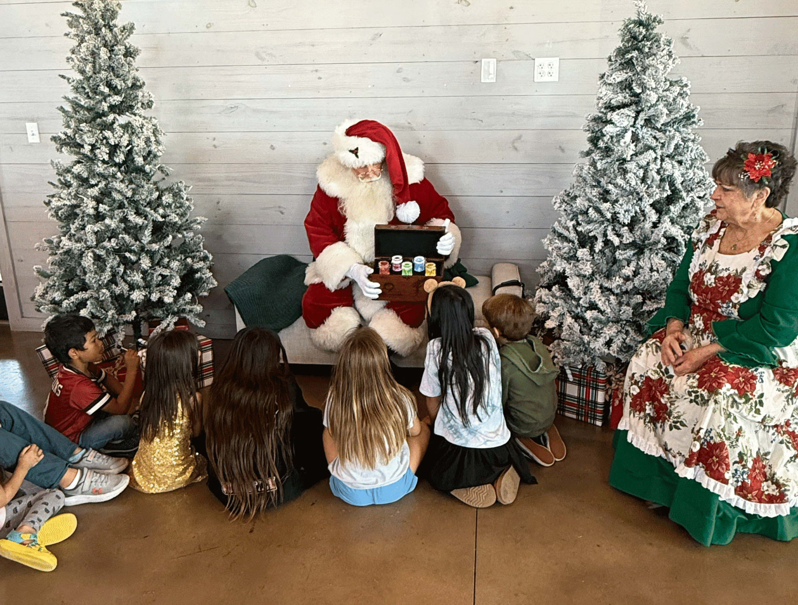 Photos with Santa at Meyer Ranch Deck the Halls event